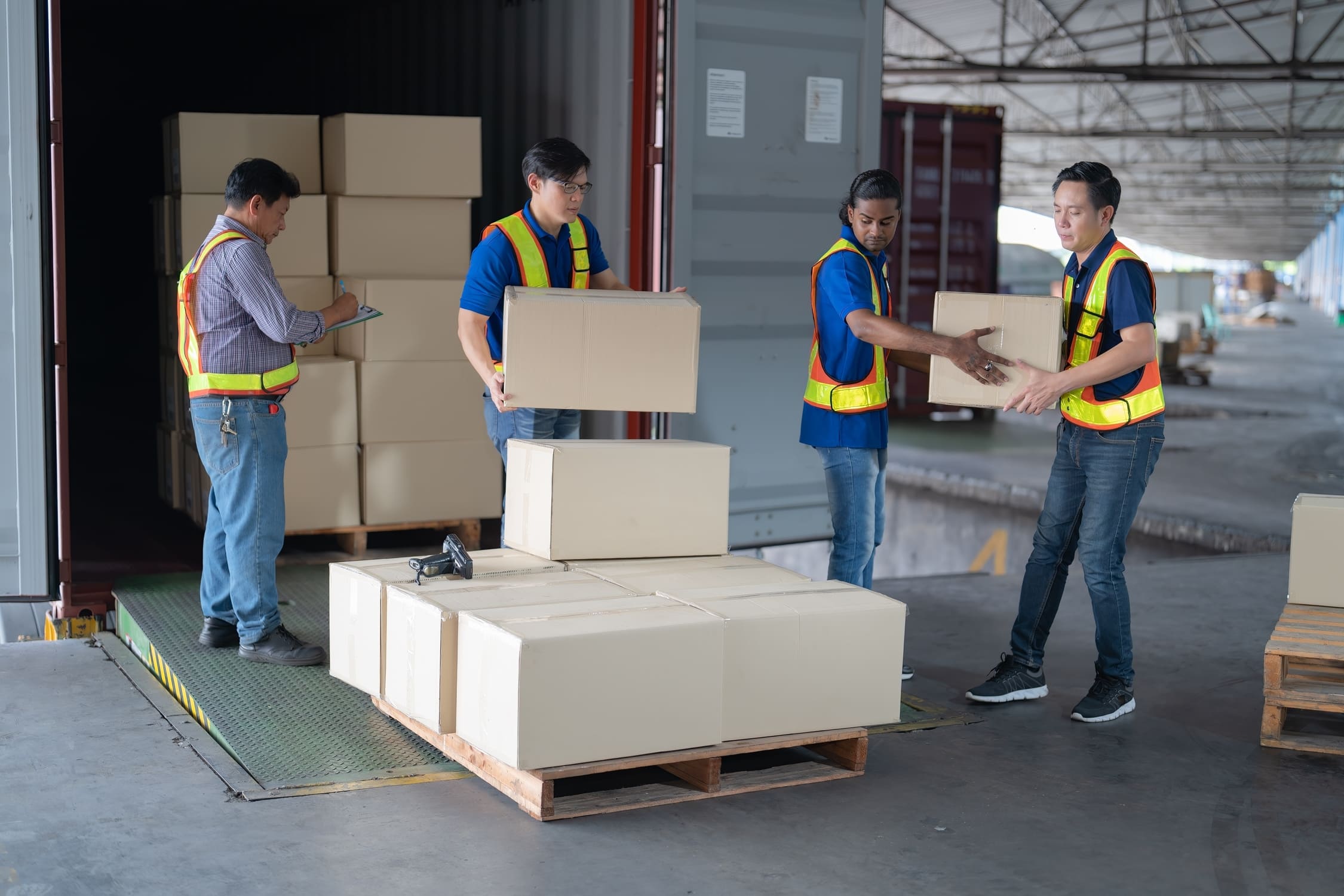 Recomendaciones para la carga y descarga segura de contenedores